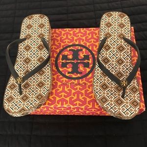 LIKE NEW - Tory Burch Printed Platform Flip-Flops